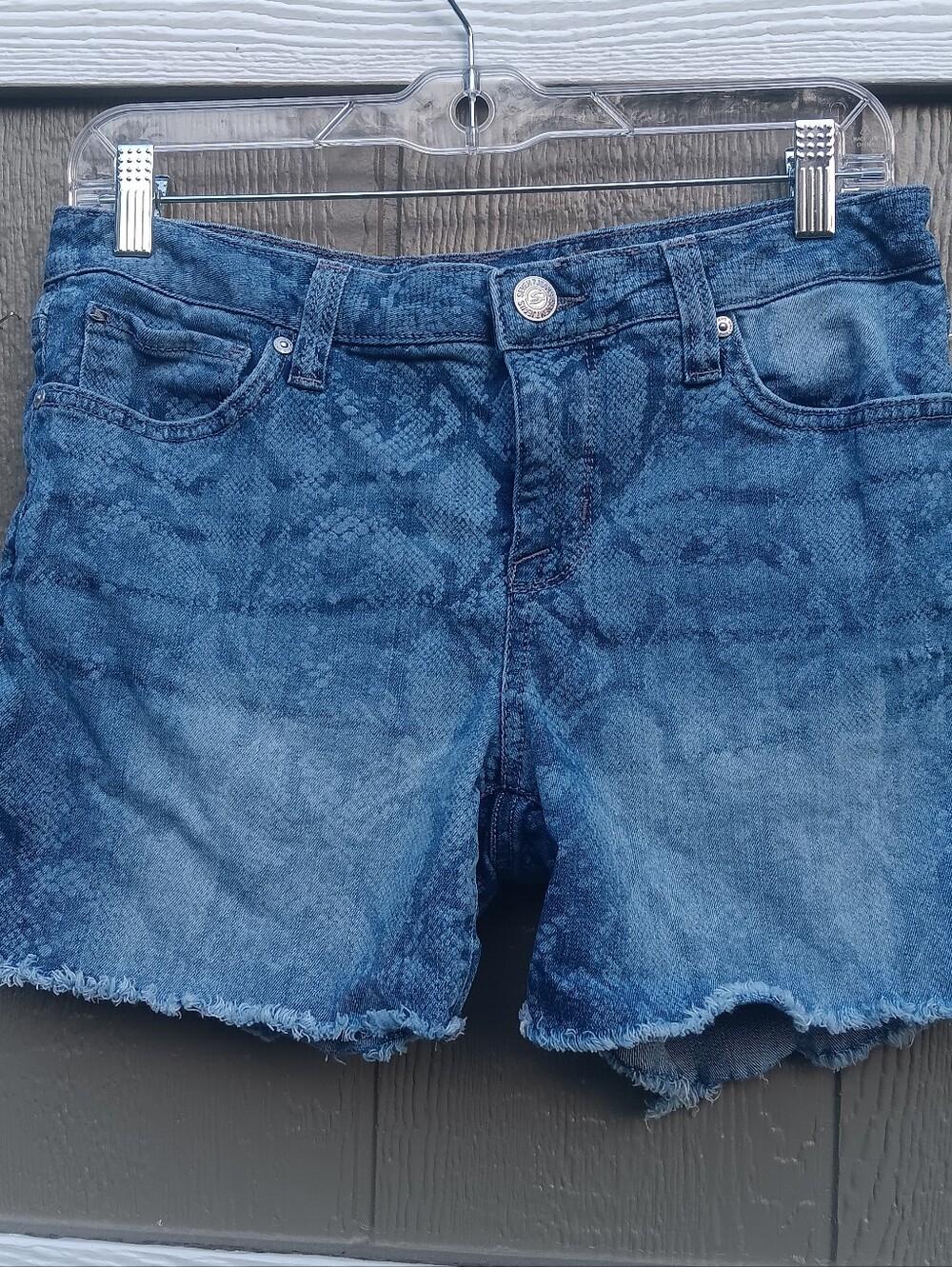 Seven7 Blue Denim Distressed Frayed Hem Shorts With Snakeskin  Pattern Size 4